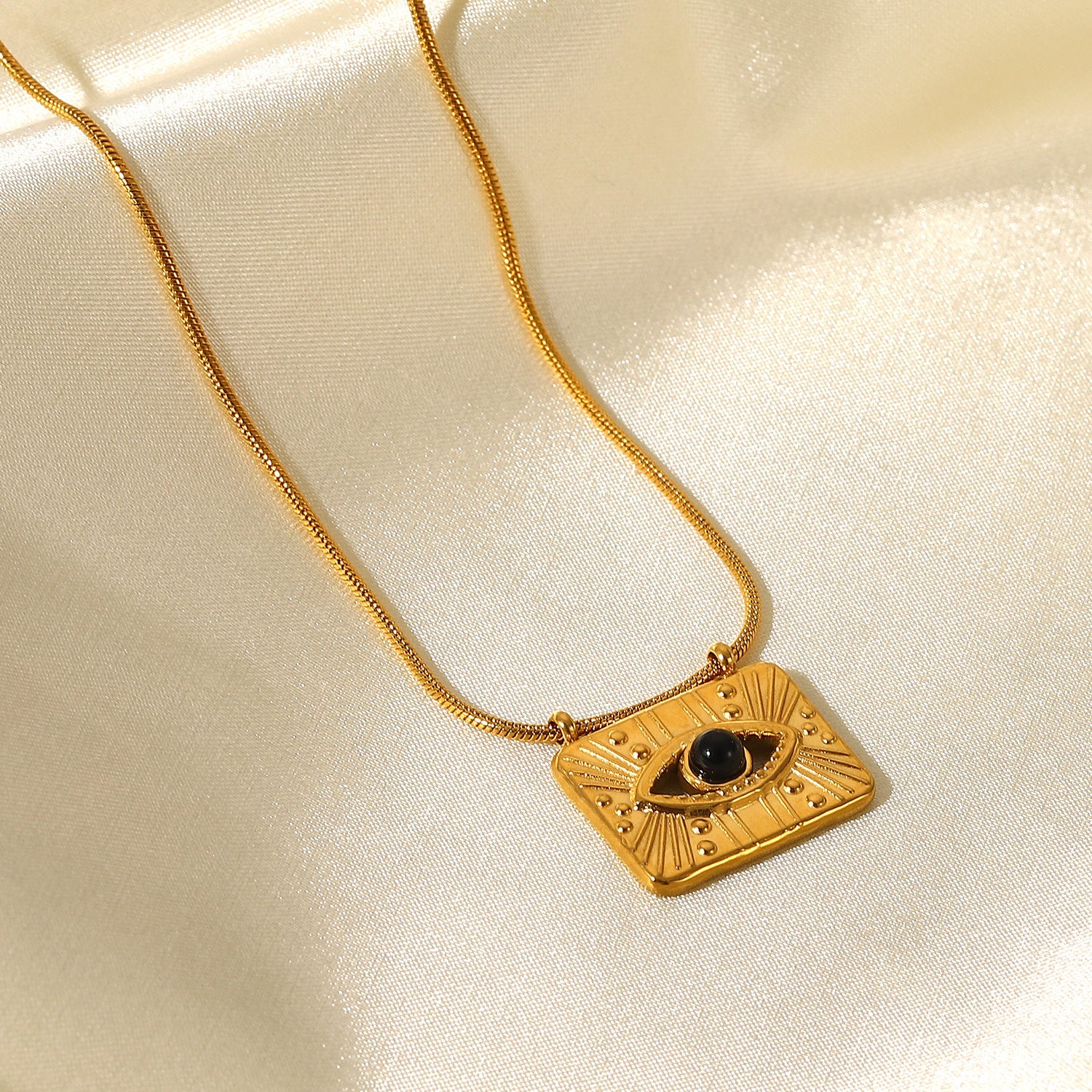 Collar con colgante de ojo cuadrado chapado en oro de acero inoxidable al por mayor